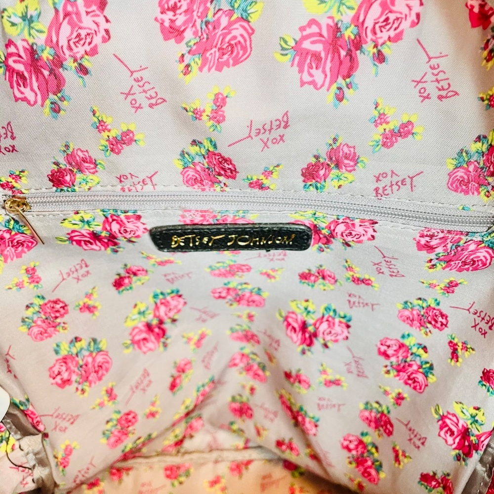 Betsey Johnson - Picture 6 of 7